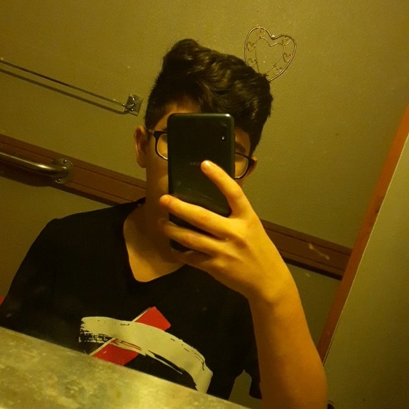 Meet your Posher, Andrew - Picture 1 of 1